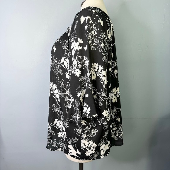 Torrid Floral 3/4 Length Bell Sleeve Gorgette Flowy Blouse Black White Sz 2X - Picture 6 of 12